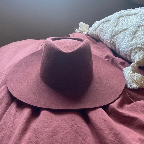 GIGI PIP Burgundy Hat - Picture 1 of 3